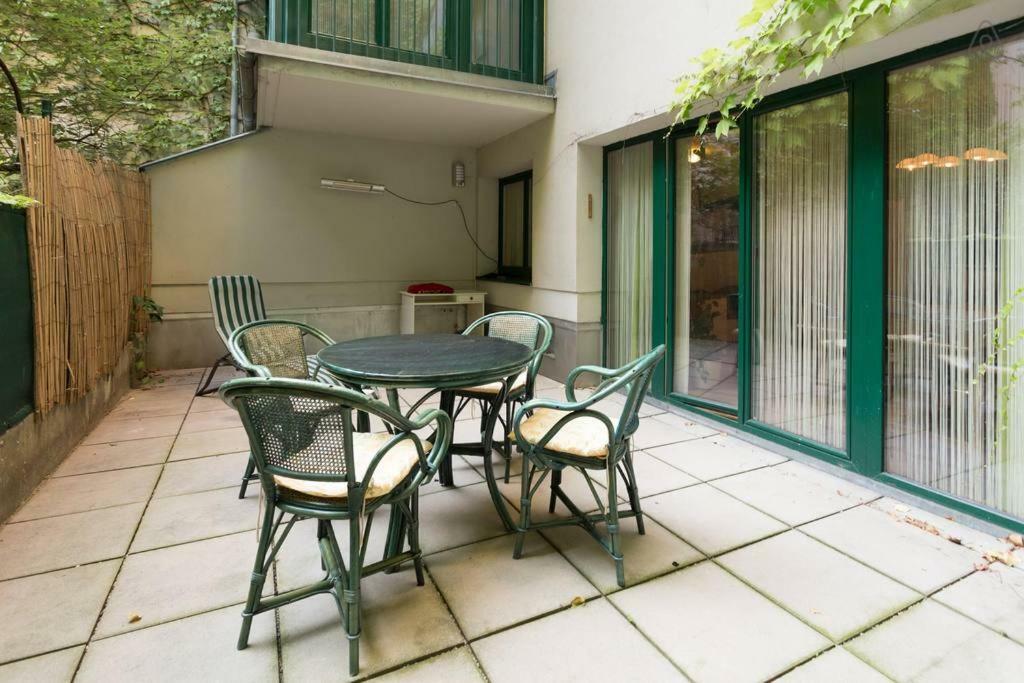 Relaxing Terrace Apartment In Lively Area Wenen Buitenkant foto