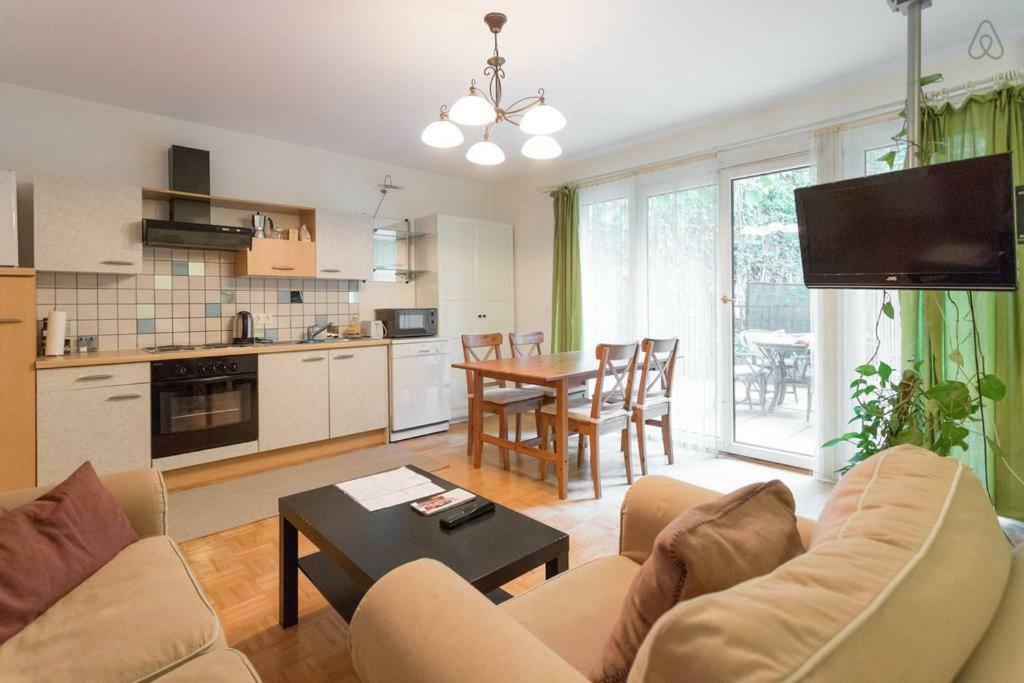 Relaxing Terrace Apartment In Lively Area Wenen Buitenkant foto