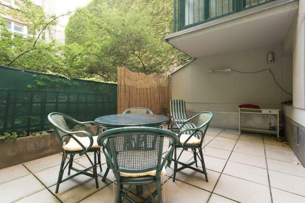 Relaxing Terrace Apartment In Lively Area Wenen Buitenkant foto